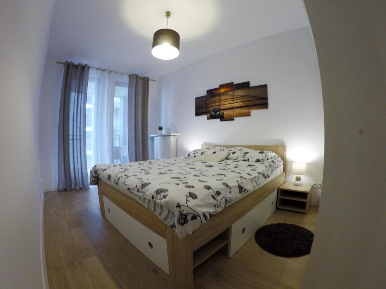 Apartament Obrzezna 3 Deluxe Varsovia Exterior foto